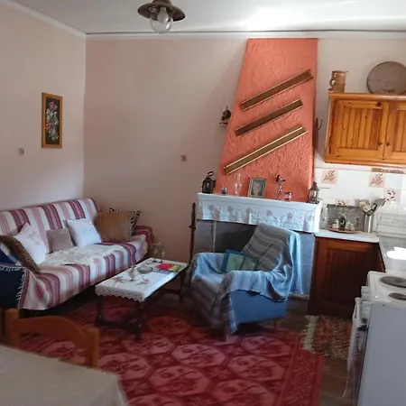 Holiday home τhe Grandma's House Tseria