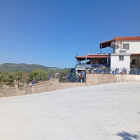 Holiday home τhe Grandma's House Tseria