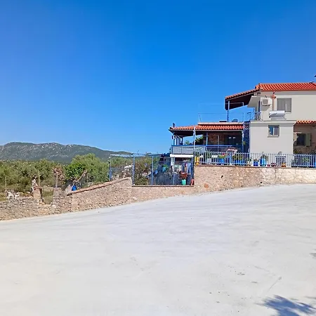 τhe Grandma's House Tseria